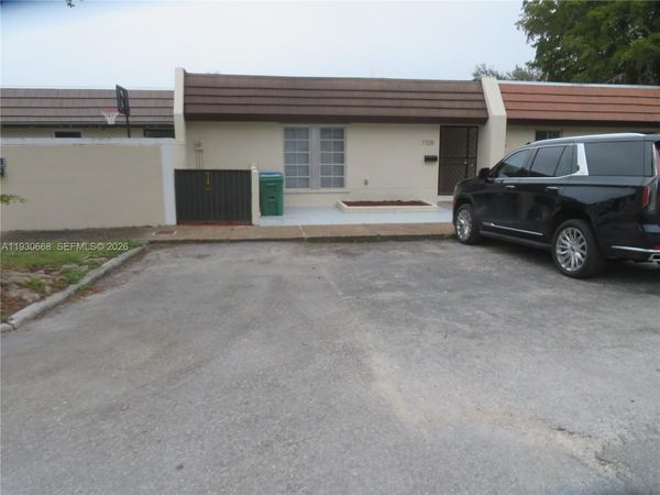 7328 Miami Lakeway S, Miami Lakes, FL 33014