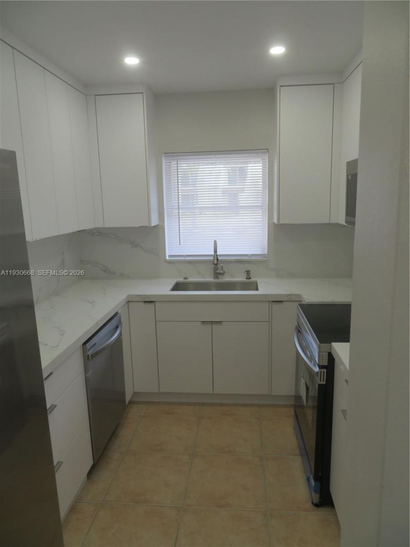 7328 Miami Lakeway S, Miami Lakes, FL 33014 Photo