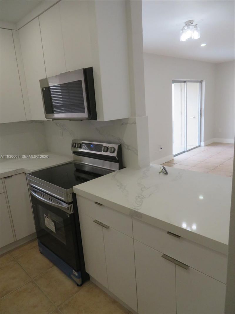 7328 Miami Lakeway S, Miami Lakes, FL 33014 Photo