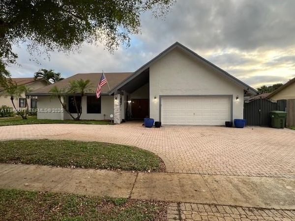 10140 NW 21st Ct, Pembroke Pines, FL 33026