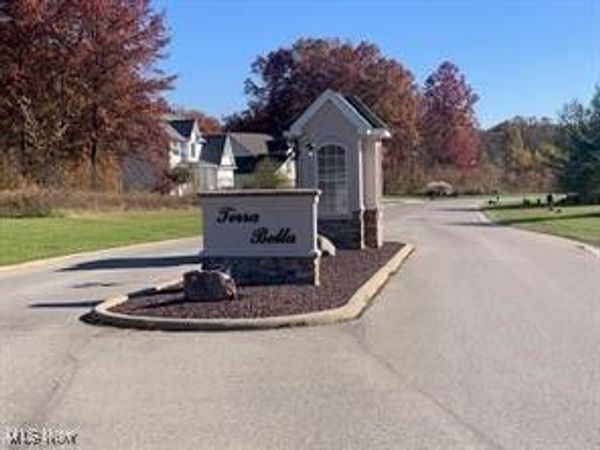 200 Terra Bella Drive, Unit 1, Youngstown, OH 44505
