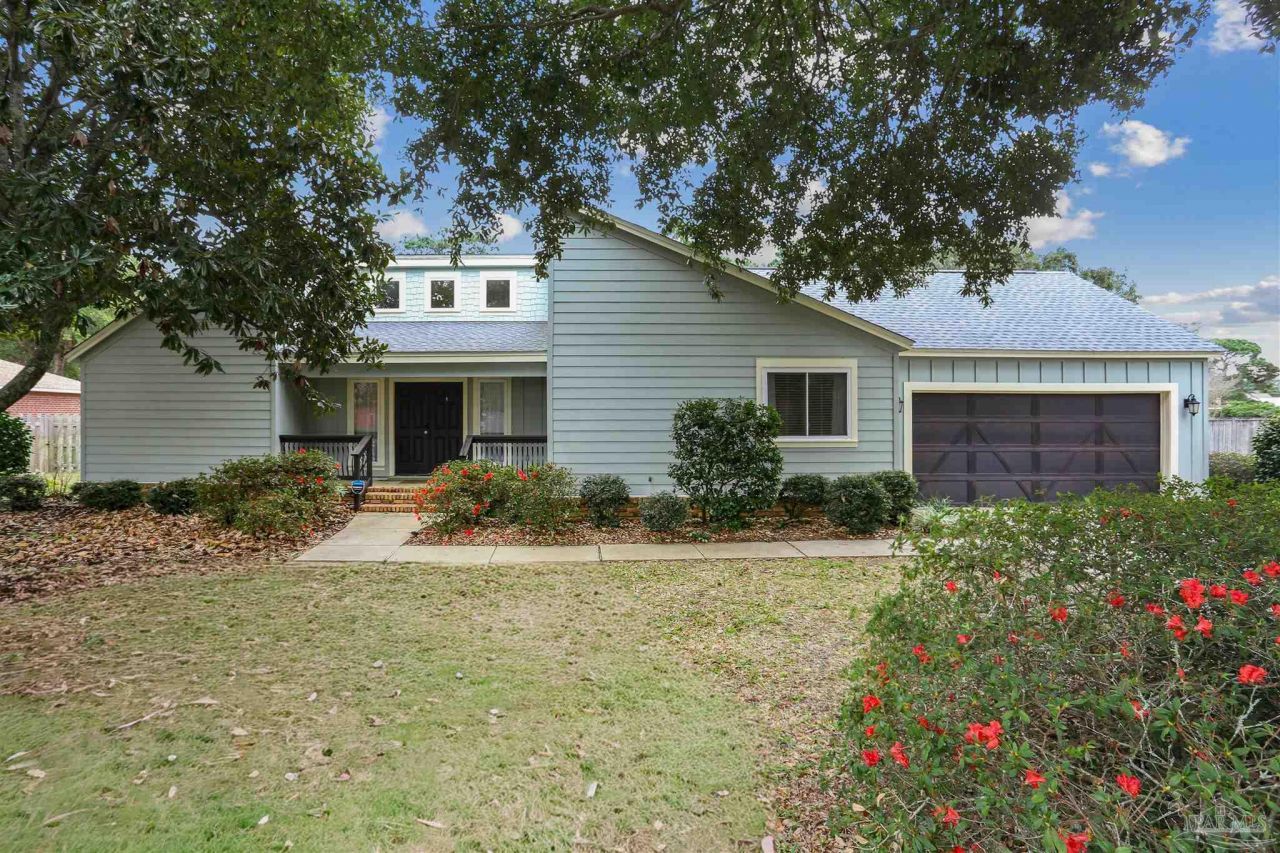 994 Great Oaks Dr, Gulf Breeze, FL 32563 Main Photo