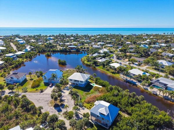 697 Spartina Ct, Sanibel, FL 33957