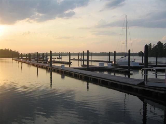 Slip 40 Friendfield Marina Photo 10
