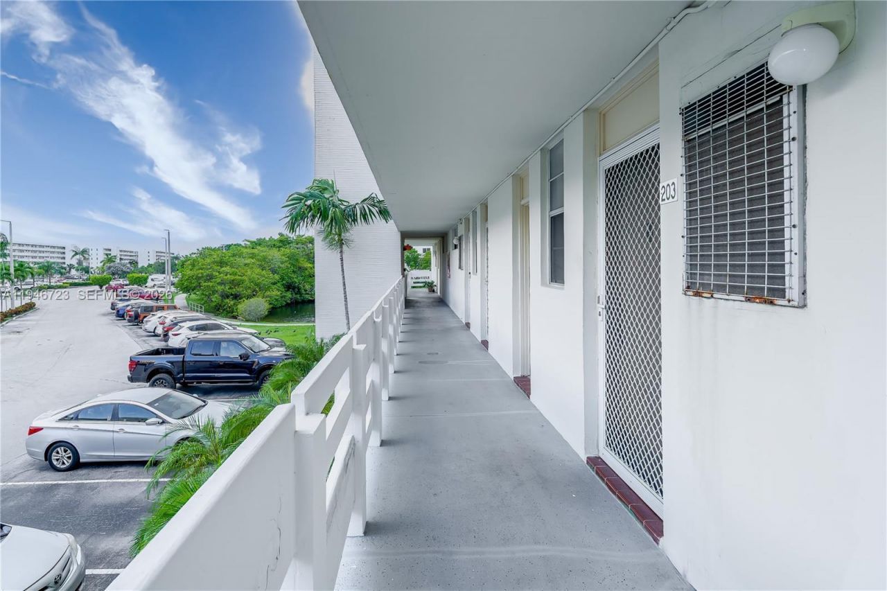 3030 Marcos Dr, Unit T203, Aventura, FL 33160 Photo