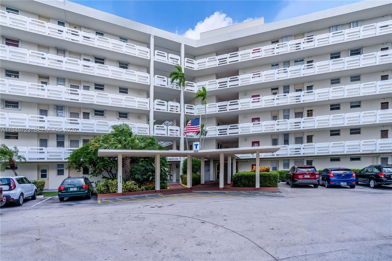 3030 Marcos Dr, Unit T203, Aventura, FL 33160 Photo