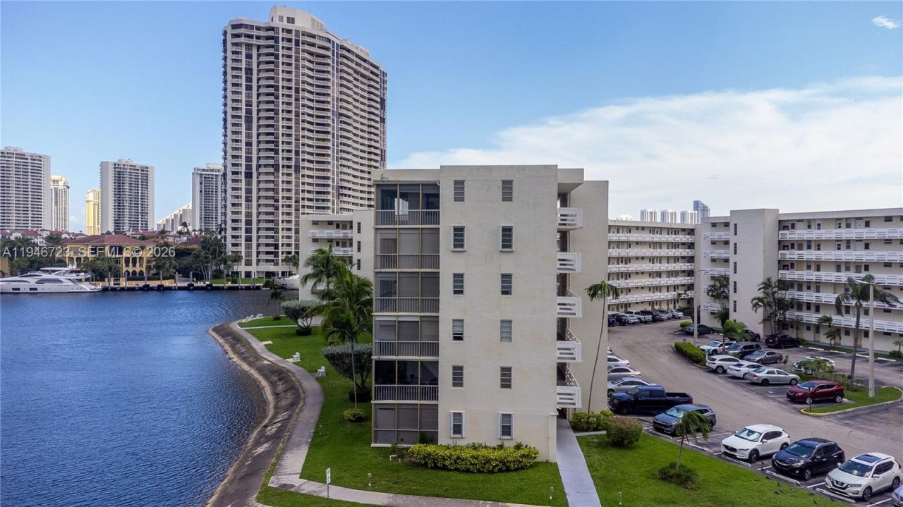 3030 Marcos Dr, Unit T203, Aventura, FL 33160 Photo