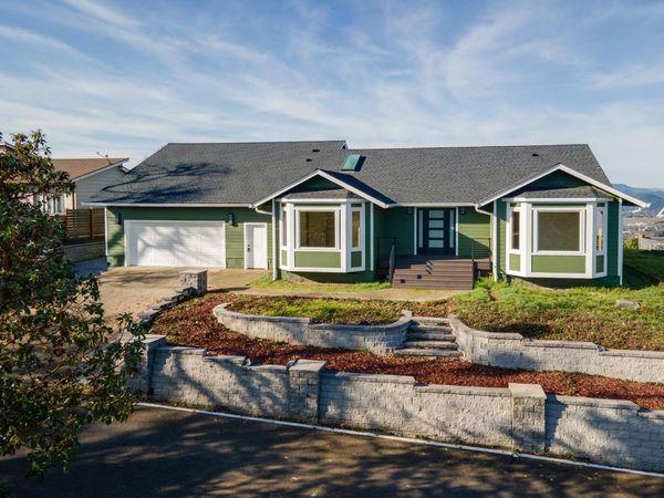 383 Ridgecrest Drive, Roseburg, OR 97471