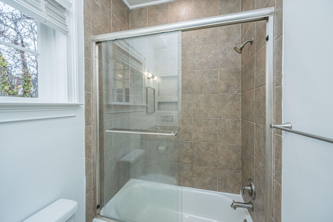 186 Smith Street Photo 24