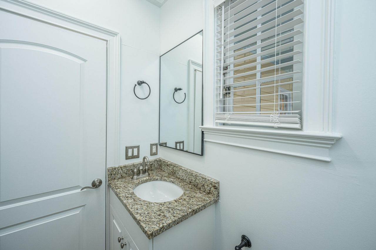 186 Smith Street Photo 30