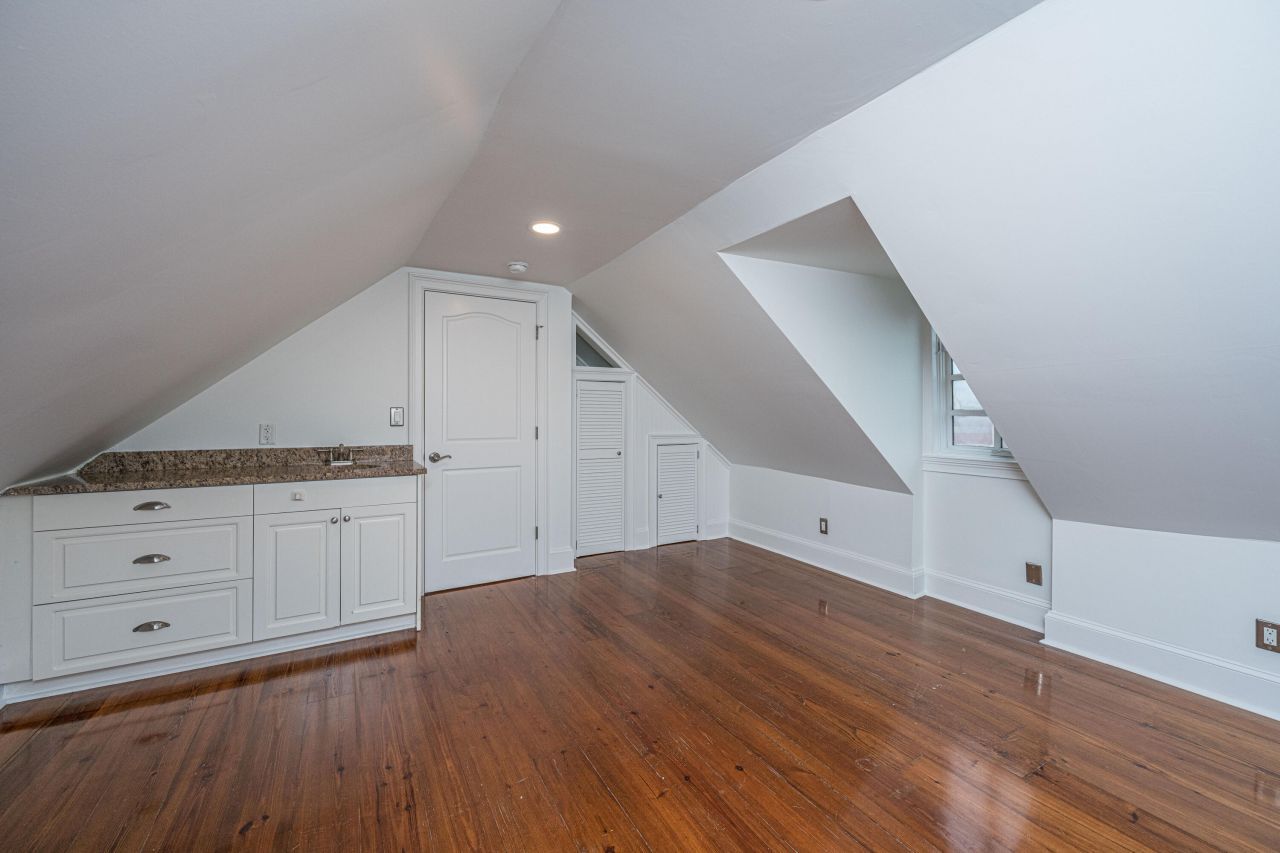 186 Smith Street Photo 44