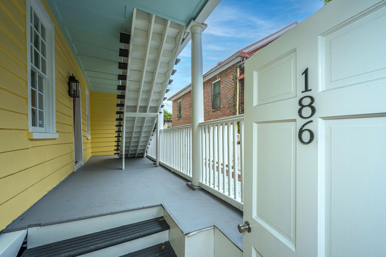 186 Smith Street Photo 6