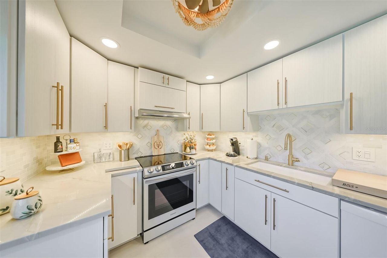 7500 Sunshine Skyway Lane S, Unit 104, Saint Petersburg, FL 33711 Photo