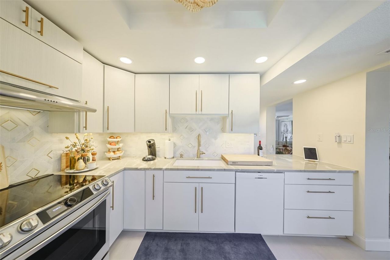 7500 Sunshine Skyway Lane S, Unit 104, Saint Petersburg, FL 33711 Photo