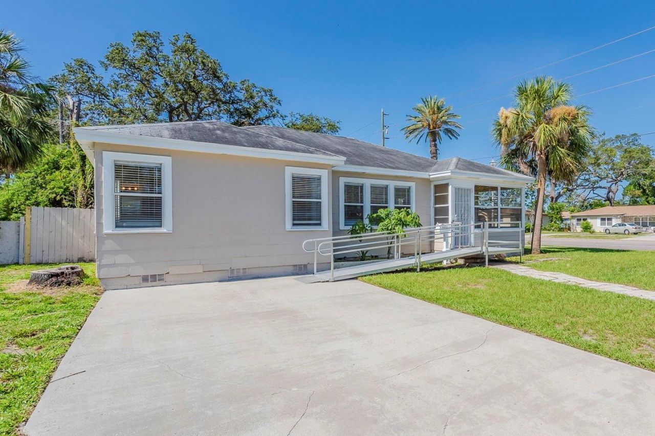 1524 13th Avenue S, Saint Petersburg, FL 33705 Photo