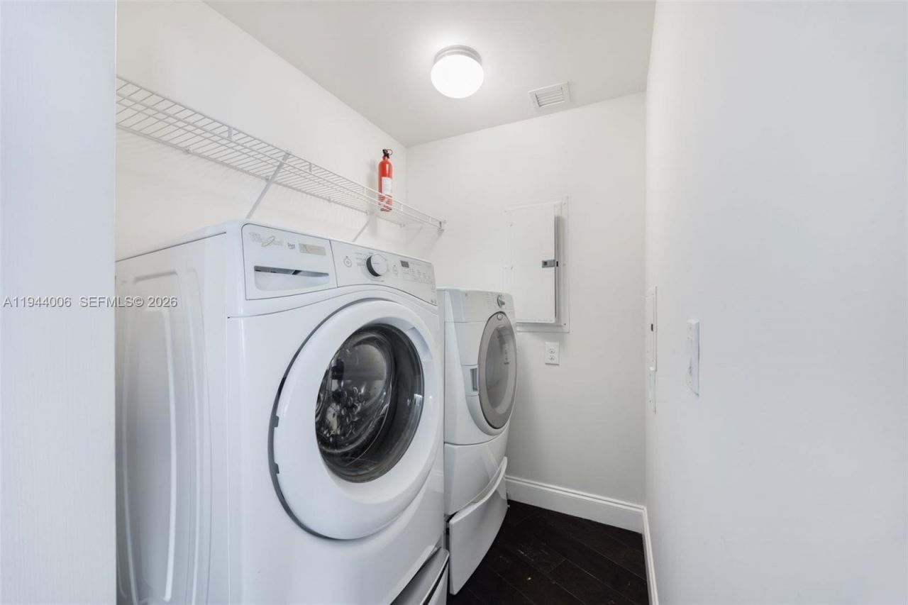 350 SE 2nd St, Unit 870, Fort Lauderdale, FL 33301 Photo