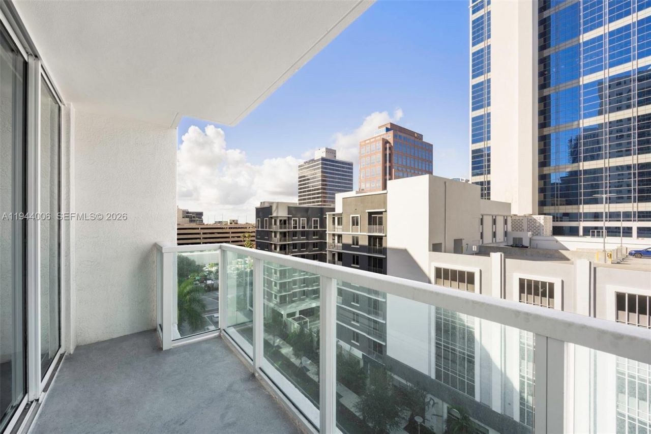 350 SE 2nd St, Unit 870, Fort Lauderdale, FL 33301 Photo