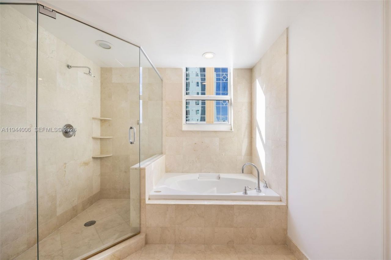 350 SE 2nd St, Unit 870, Fort Lauderdale, FL 33301 Photo