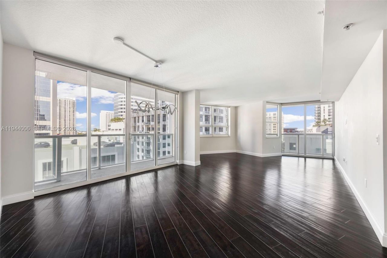 350 SE 2nd St, Unit 870, Fort Lauderdale, FL 33301 Photo