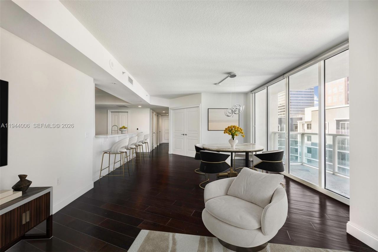 350 SE 2nd St, Unit 870, Fort Lauderdale, FL 33301 Photo