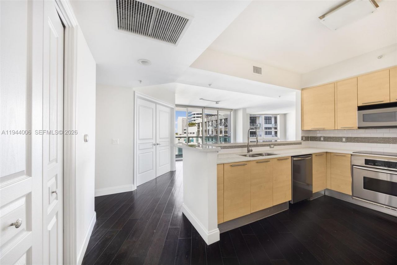 350 SE 2nd St, Unit 870, Fort Lauderdale, FL 33301 Photo