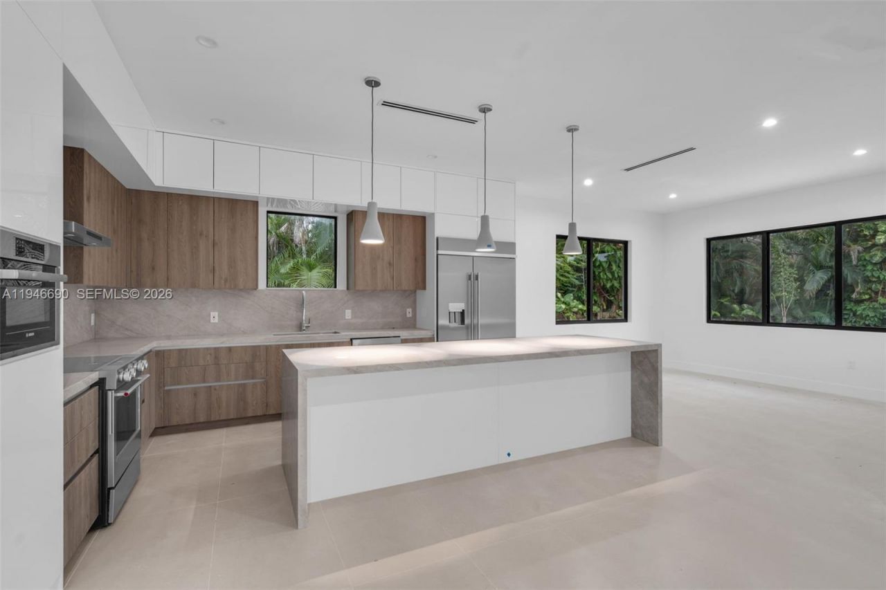 240 NE 156th St, Miami, FL 33162 Photo