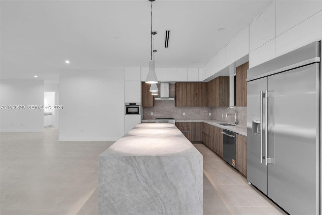 240 NE 156th St, Miami, FL 33162 Photo