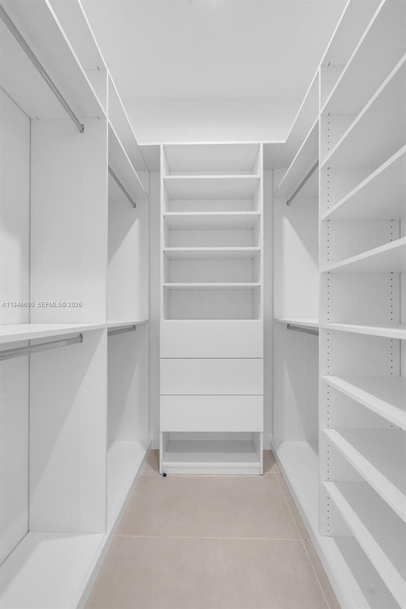 240 NE 156th St, Miami, FL 33162 Photo