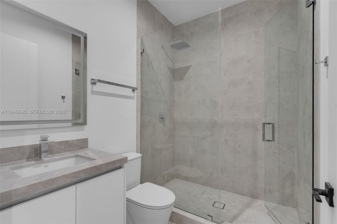 240 NE 156th St, Miami, FL 33162 Photo