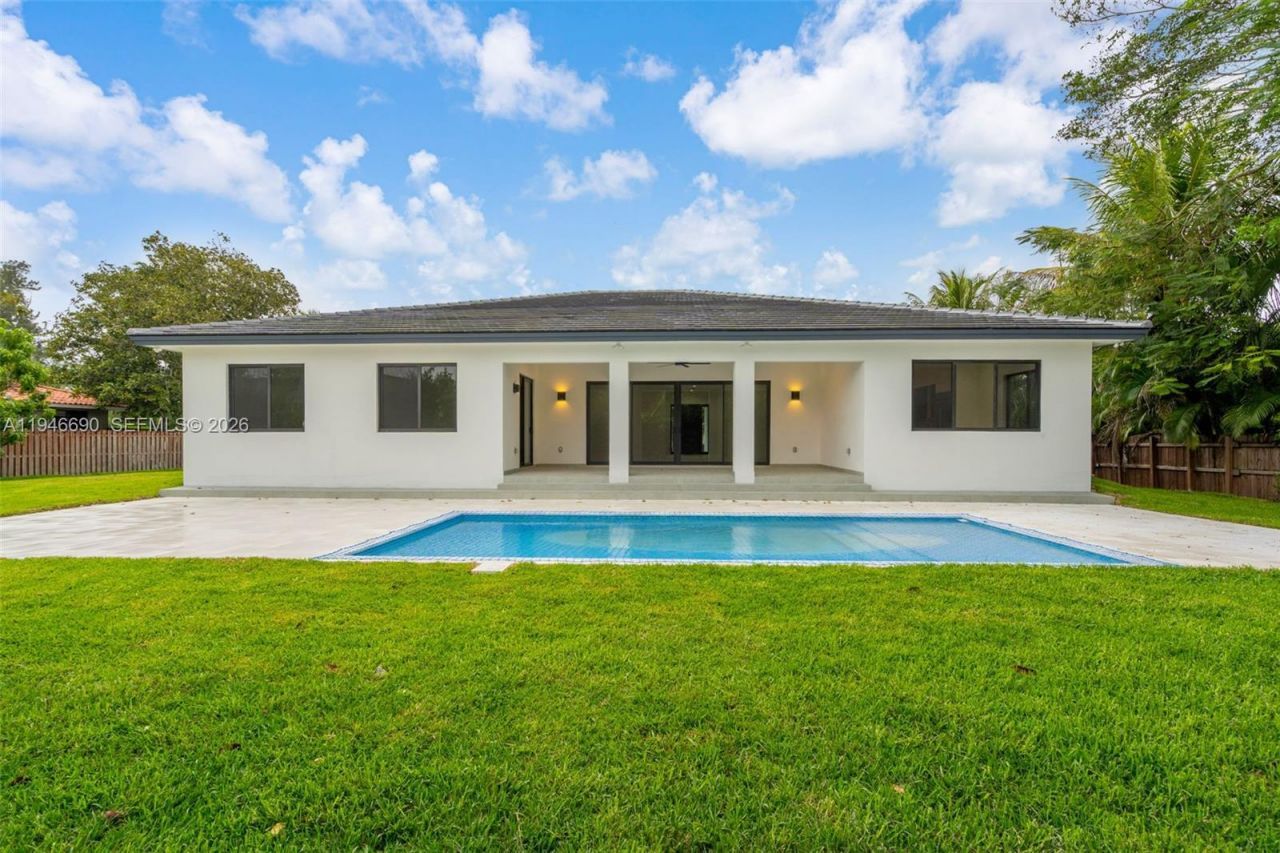 240 NE 156th St, Miami, FL 33162 Photo