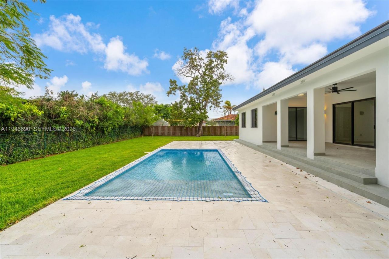 240 NE 156th St, Miami, FL 33162 Photo