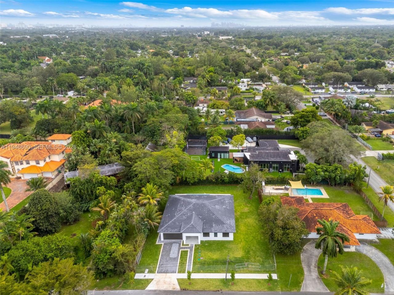 240 NE 156th St, Miami, FL 33162 Photo