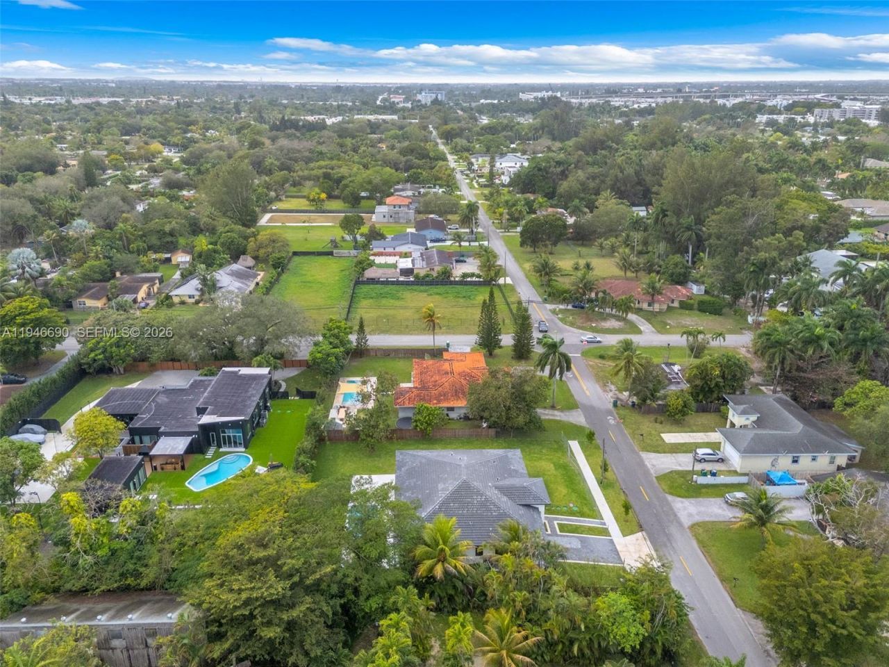 240 NE 156th St, Miami, FL 33162 Photo