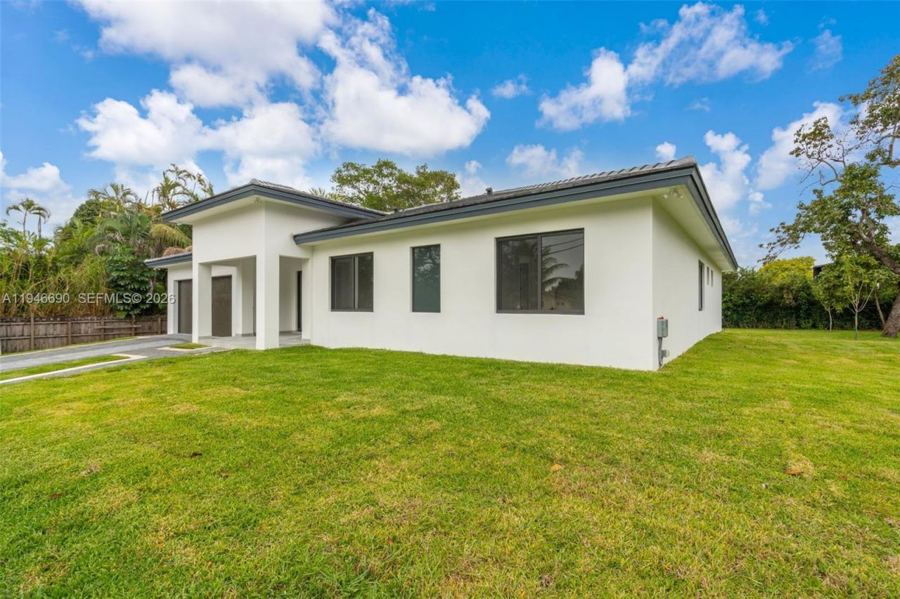 240 NE 156th St, Miami, FL 33162 Photo