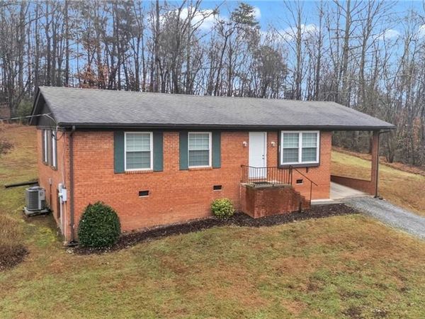 226 Carlton Road , Boomer, NC 28606