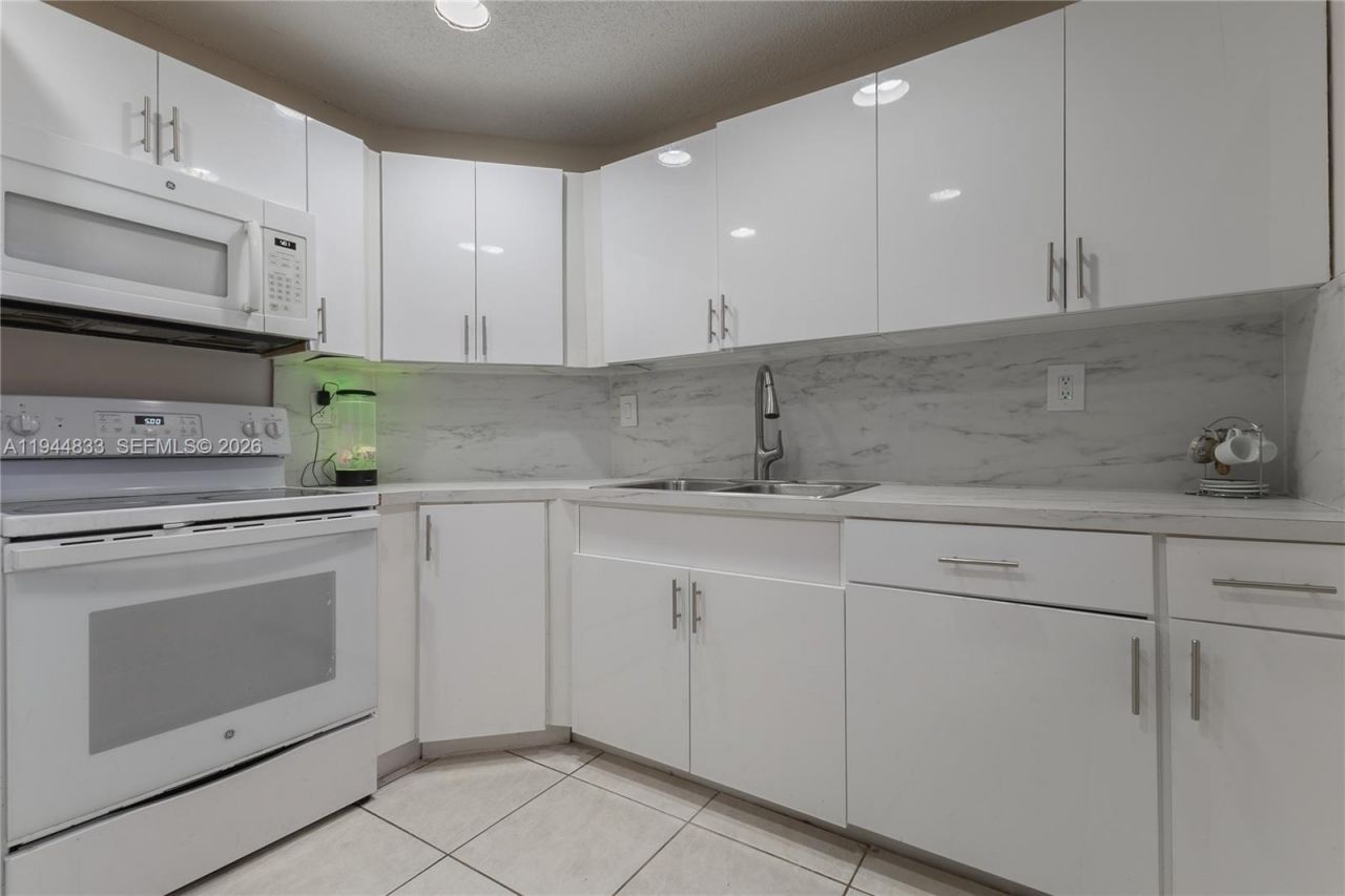 11600 NW 50th Ter, Doral, FL 33178 Photo