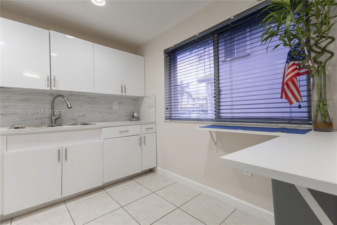 11600 NW 50th Ter, Doral, FL 33178 Photo