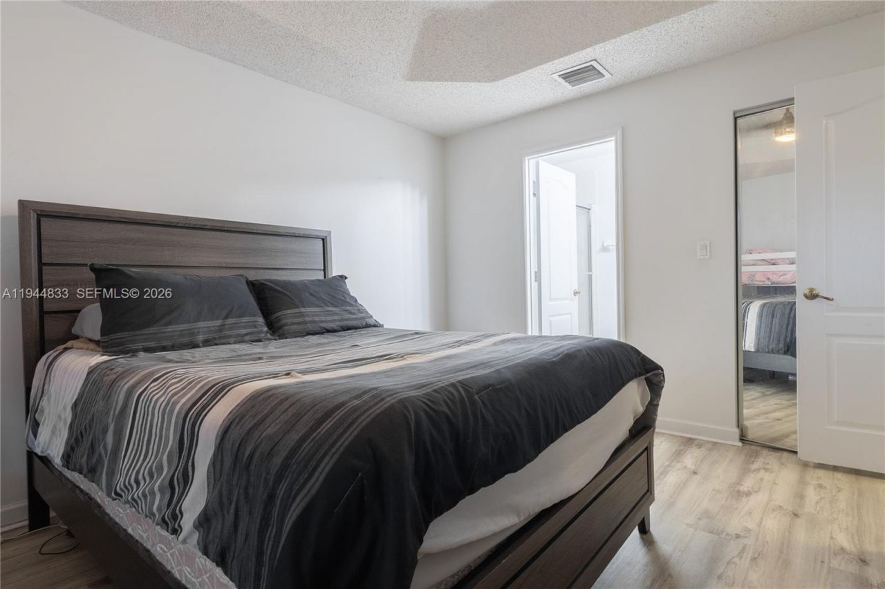 11600 NW 50th Ter, Doral, FL 33178 Photo