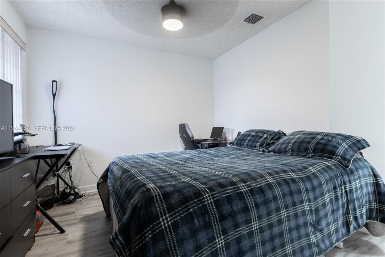 11600 NW 50th Ter, Doral, FL 33178 Photo