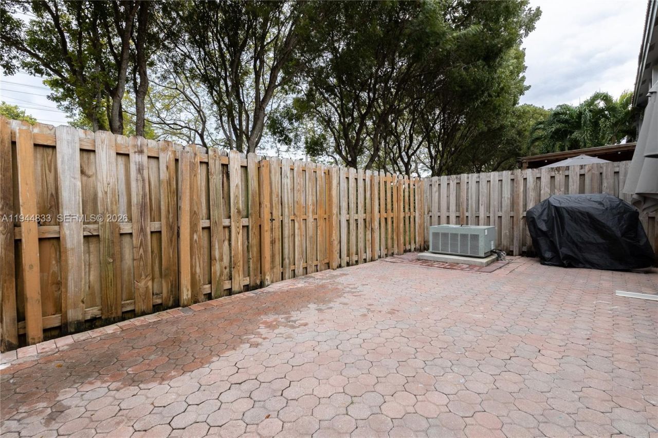 11600 NW 50th Ter, Doral, FL 33178 Photo