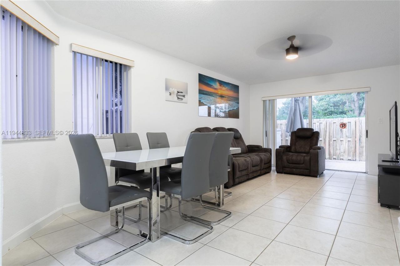 11600 NW 50th Ter, Doral, FL 33178 Photo