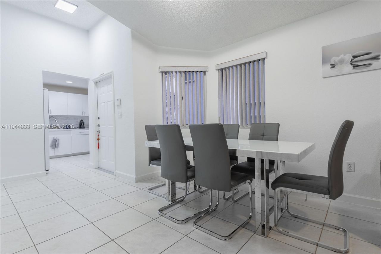 11600 NW 50th Ter, Doral, FL 33178 Photo