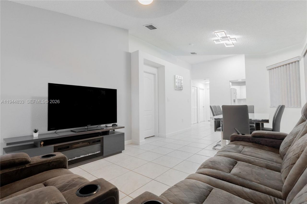 11600 NW 50th Ter, Doral, FL 33178 Photo