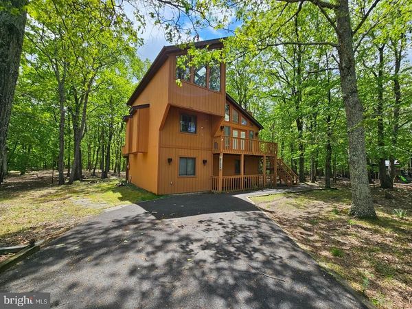 8226 WOODCHUCK COURT, EAST STROUDSBURG, PA 18301