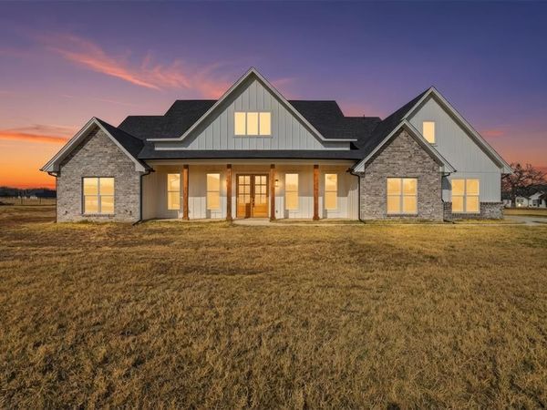 1081 Paradise Parkway, Poolville, TX 76487