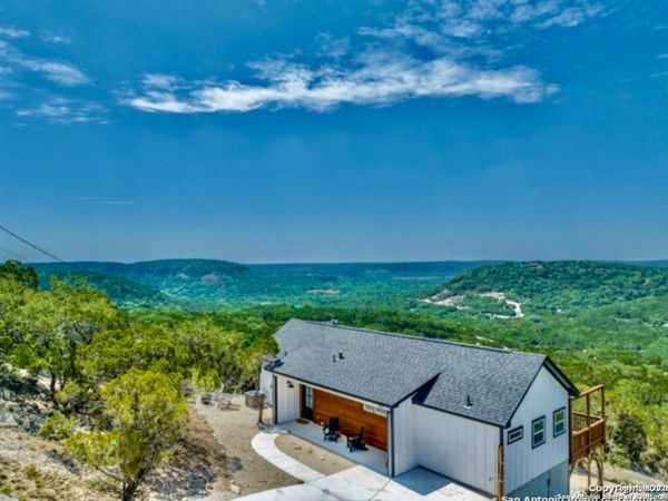 460 Stenen Dr., Canyon Lake, TX 78133