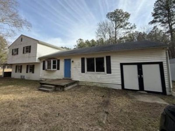 939 Coachpoint Road , Hartfield, VA 23071