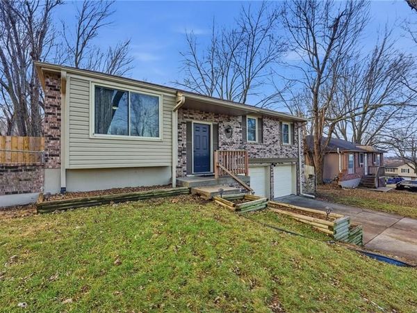 2908 NW Canterbury Road, Blue Springs, MO 64015