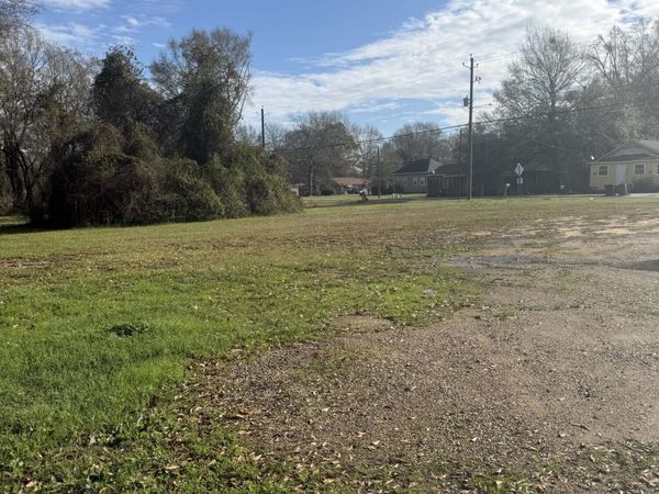 815 Country Club Rd., Hattiesburg, MS 39401