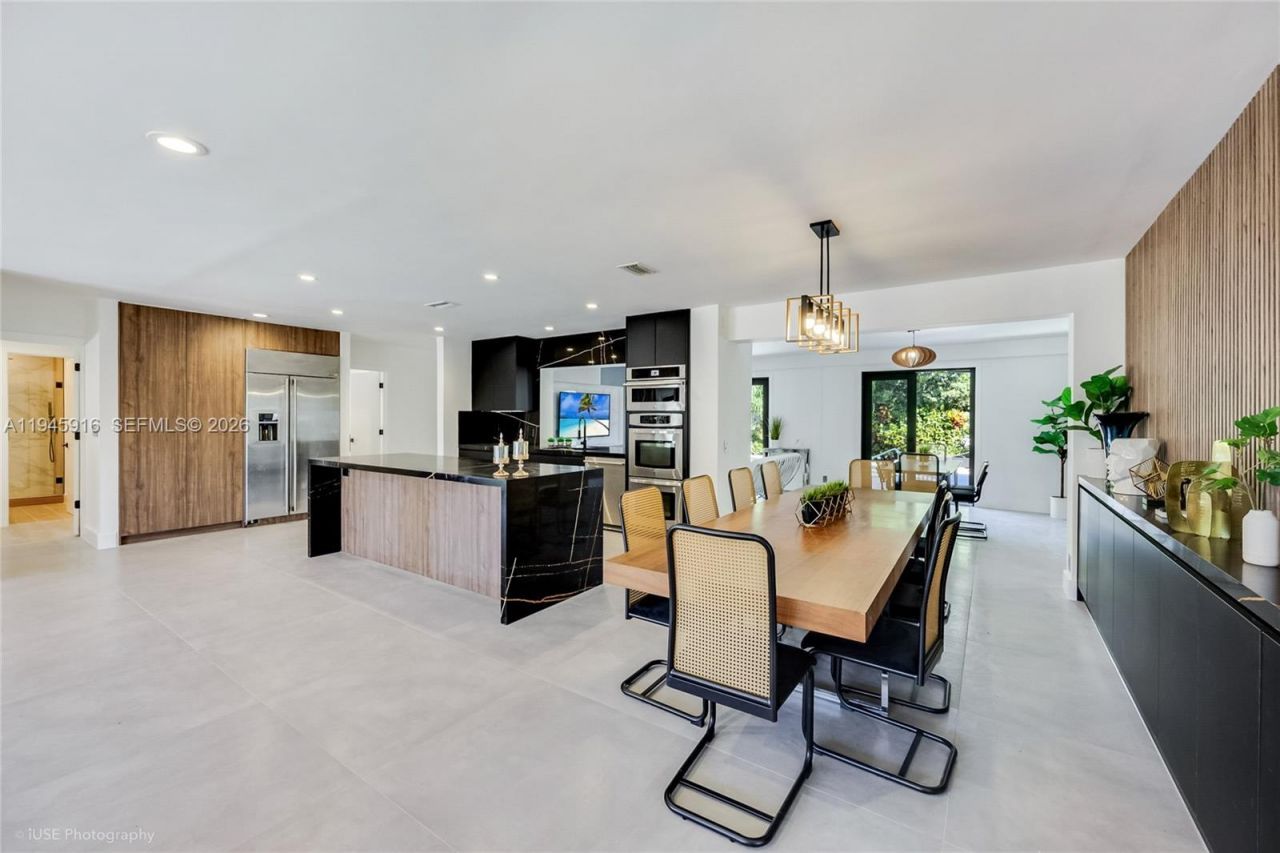 1925 NE 208th Ter, Miami, FL 33179 Photo